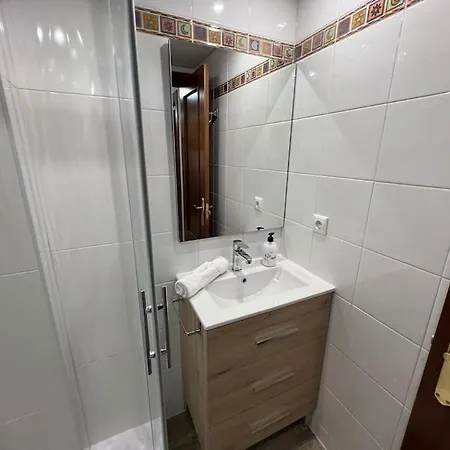 아파트 Piso En Zona Centro Con Parking Gratis 리나레스