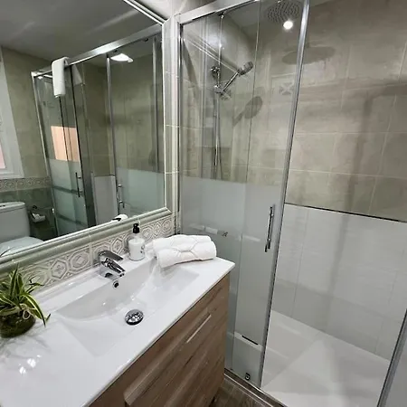 Piso En Zona Centro Con Parking Gratis דירה *